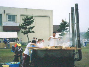 てっぽう汁を作っている